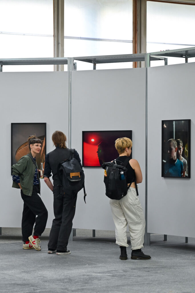 Ausstellungsansicht, TECHNO WORLDS, Fotoserie 