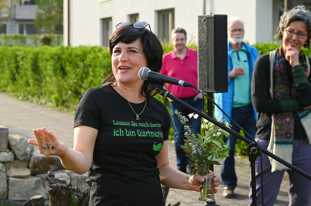 Gabriela Oberkofler zur Eröffnung: API ÉTOILÉ -  Ein wachsendes Archiv, Pavillonausstellung Parzelle 3, KGV Flora  I